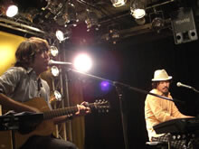 約5年ぶりのインストア・ライブで「虹のレシピ」を2人だけで演奏！！