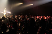 AAA、GIRL NEXT DOOR、May J.ら、“エイベックスの学校”の新入生にエール！