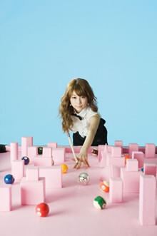 豪華1stフルアルバムで、脳内音楽テーマパークへご招待！