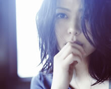 「涙がとまらない」とネットで話題！謎のシンガー、デビュー決定！