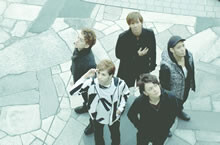 ファーストアルバムにMay J.の参加が決定！