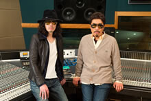 デビュー35周年を記念して自身初のベストアルバム発売決定！