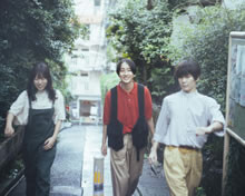 4月、日々過ぎ去っていく出来事が、一時を照らす蛍のように感じた。