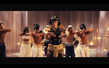 黄金に包まれた世界で“女王コムアイ”が踊るMV「ラー」解禁！