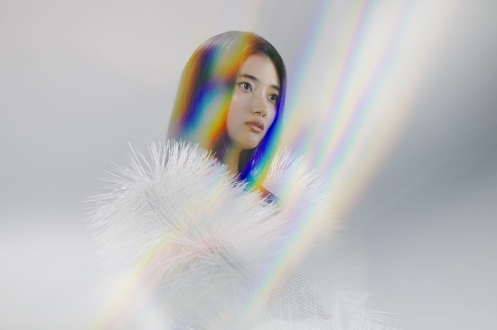 1stアルバム『Brighter』収録曲「Rouge」LYRIC DANCE VIDEO公開！