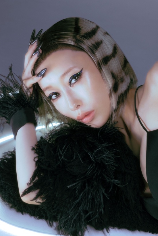 第三子出産後初のMV出演で幻想的な美しさを披露！