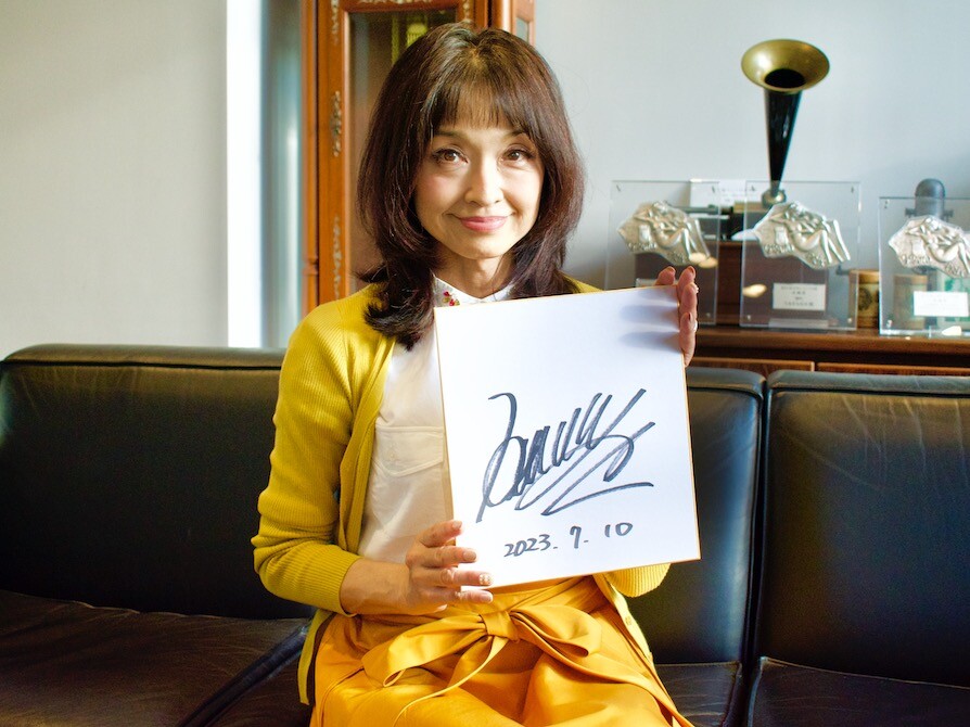 笑顔の花　石川ひとみ直筆サイン入ジャケット付　45周年記念CDアルバム